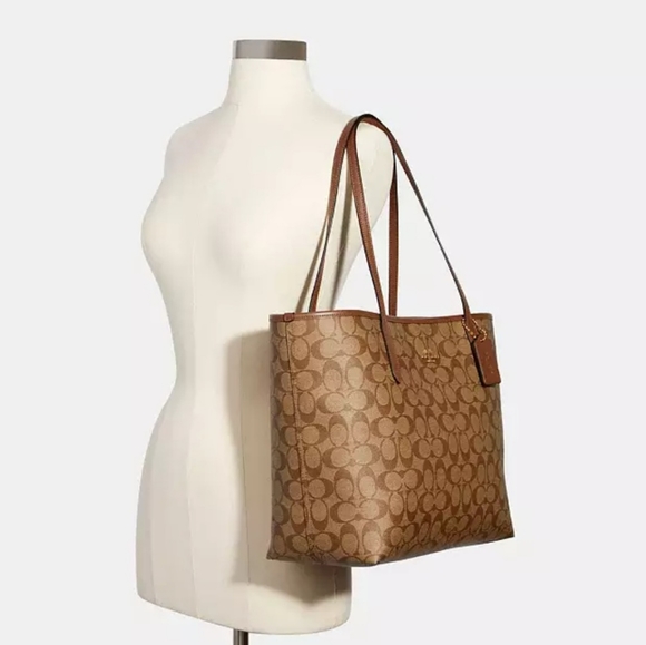 Coach City Tote in Signature Canvas - Picture 4 of 5